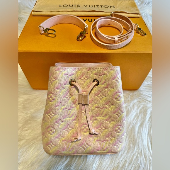 Louis Vuitton Limited edition Neonoe Stardust impriente pink shoulder bag - Picture 6 of 17